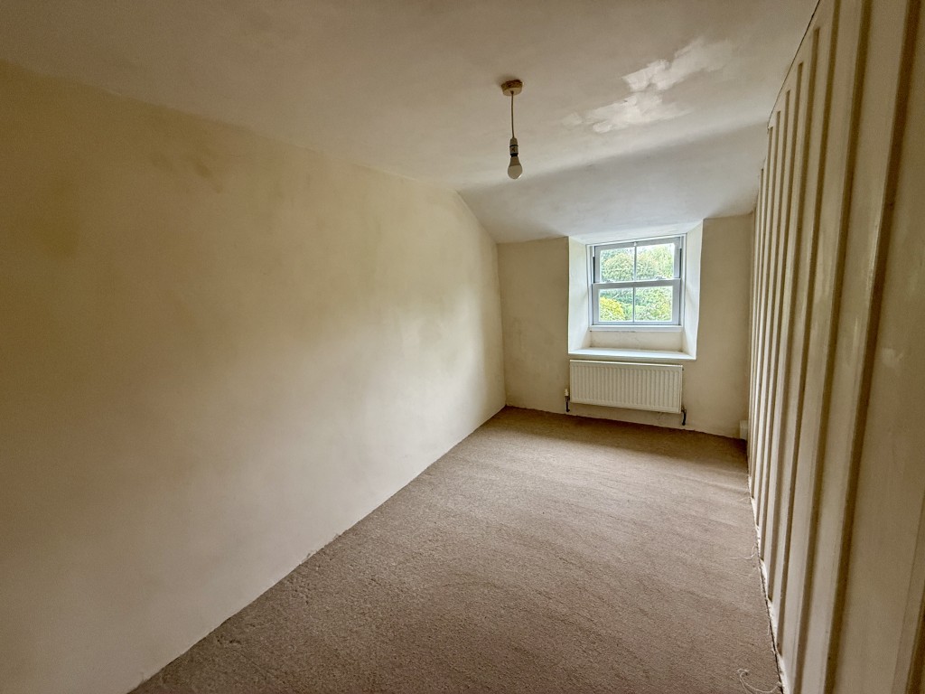 Lot: 182 - SEMI-DETACHED COTTAGE FOR UPDATING - Bedroom 2